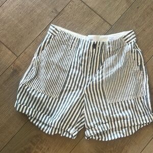 GAP Girlfriend cuffed chino shorts cotton-linen blend, size 6